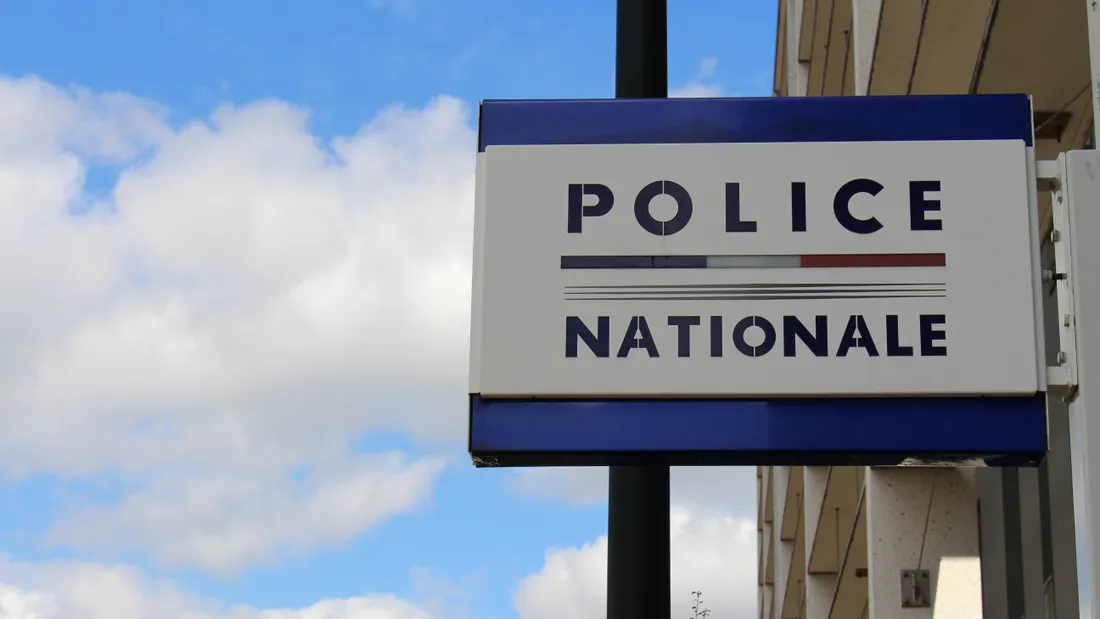 Panneau de la police nationale